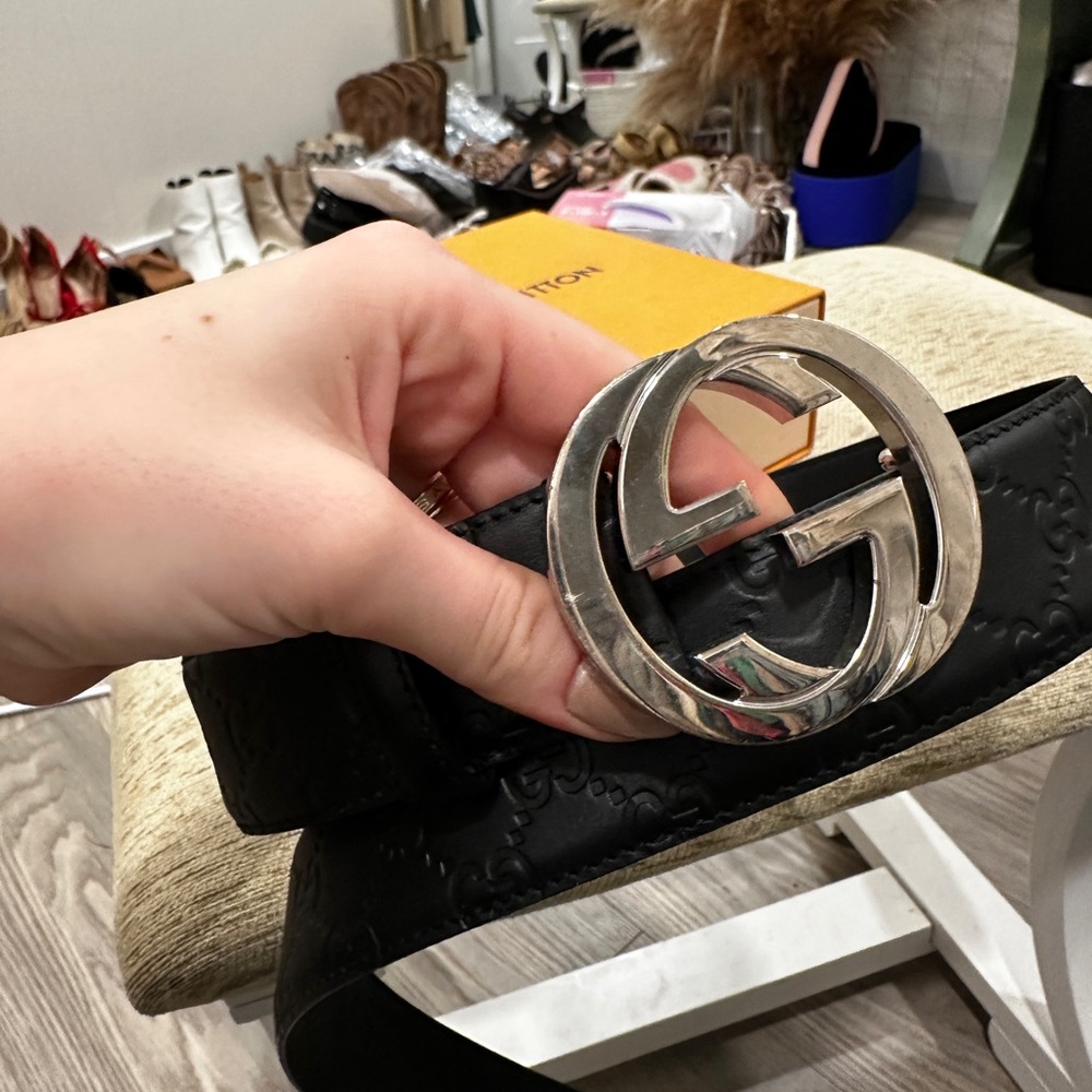 Black Gucci belt